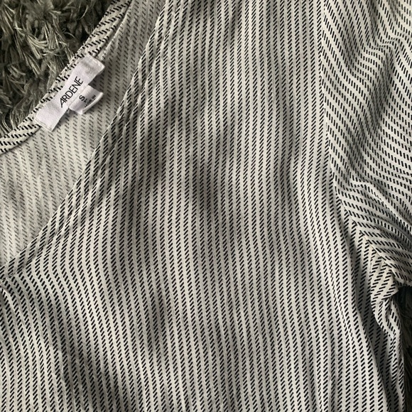 Cropped Long Sleeve - Picture 2 of 5